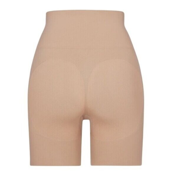 Skims L Seamless Sculpt Butt Lifting Short Shapewear Clay Beige NWOT MSRP 60 - Picture 4 of 8